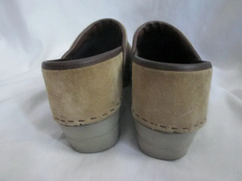 EUC Womens DANSKO Suede Leather Clogs Shoes Slip-On Mules BEIGE 38 7.5 TAN BROWN