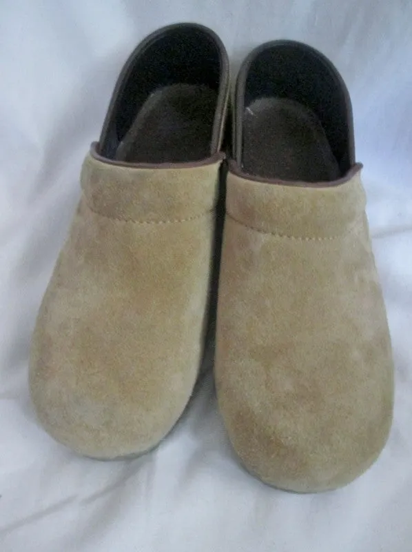 EUC Womens DANSKO Suede Leather Clogs Shoes Slip-On Mules BEIGE 38 7.5 TAN BROWN